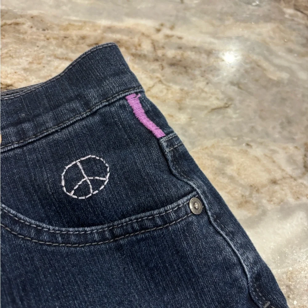 Cute hippie-style Jean shorts embroidered